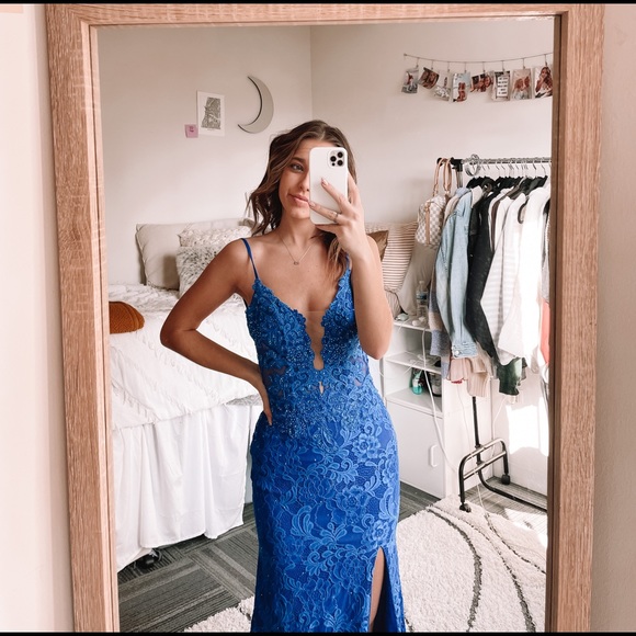 La Femme Blue Sparkle Prom Dress!! - Picture 8 of 15